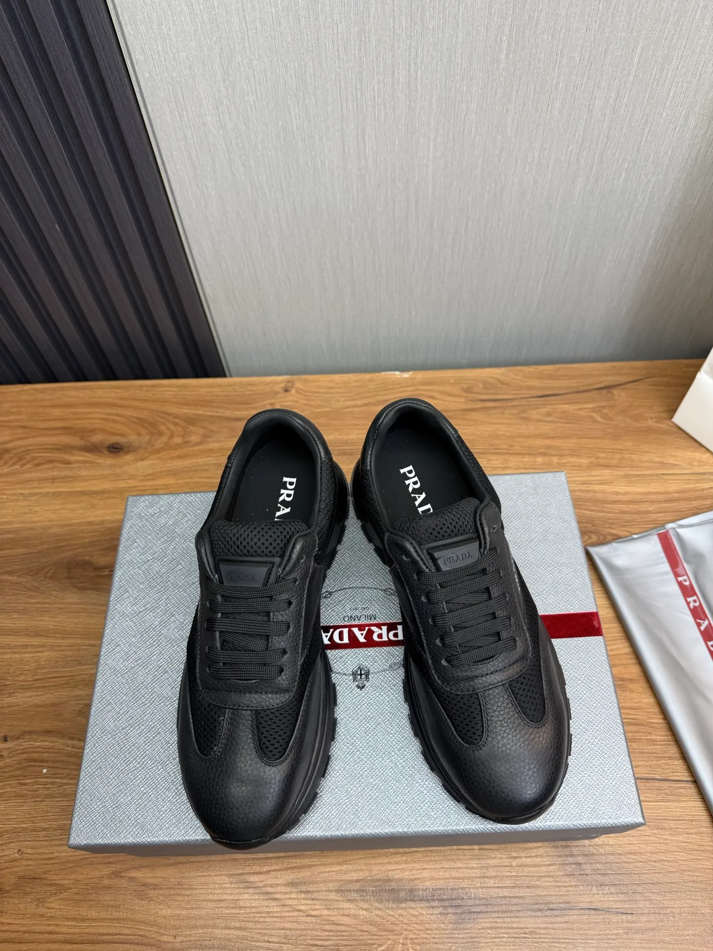Men's shoes 💰560💰 [PRADA] Hot-selling men's shoes shipped 👏Official website synchronized ⬆️ Original cowhide fabric + cowhide lining, cowhide feet 🐮 1:1 shipment ✔️Original original bottom, 38-45 (45. Customized, non-refundable)